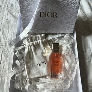 50ml - 1.7 FL.OZ DIOR PRESTIGE
LA MICRO-HUILE DE ROSE
Advanced Serum